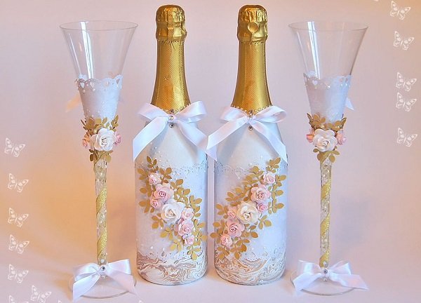 decorazione di bottiglie di champagne per matrimonio