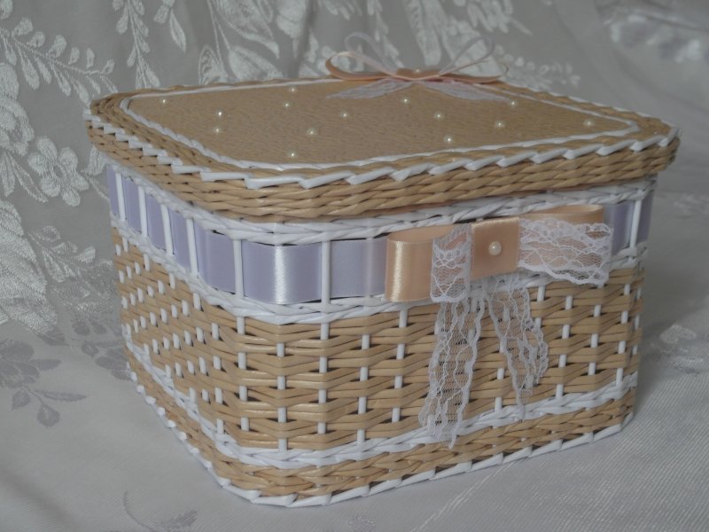 idee per decorare scatole di tubi di giornale