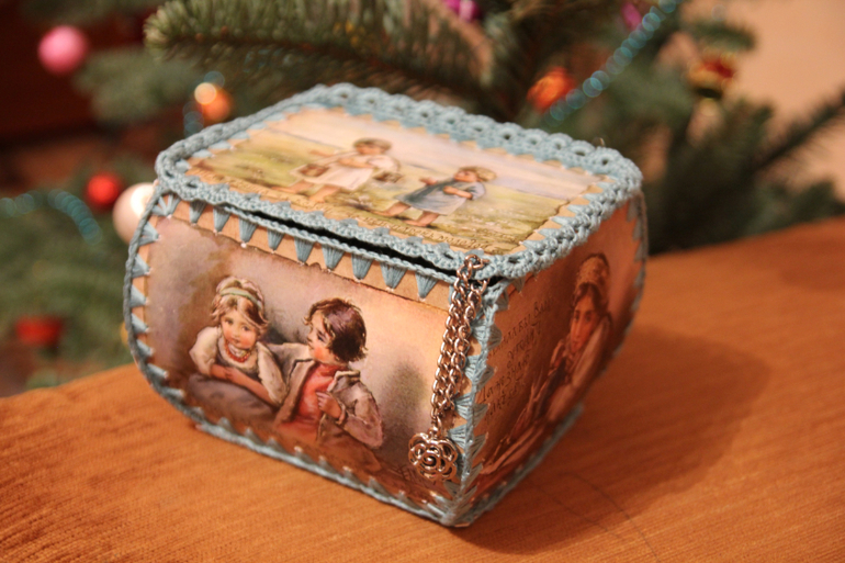scatola di cartoline con foto decorative