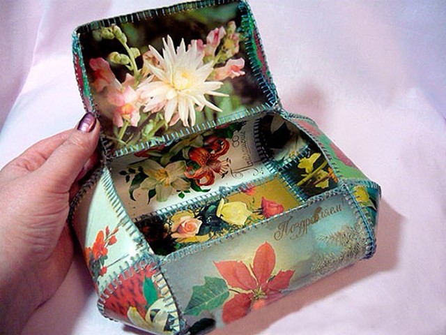 idee per decorare scatole di cartoline