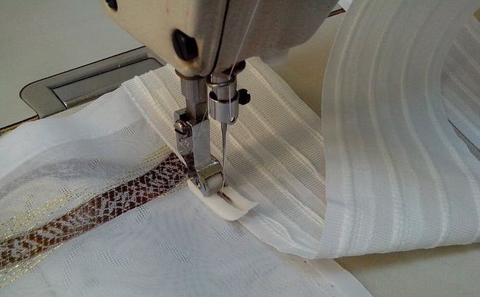 come cucire il nastro per tende