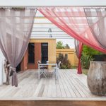 tulle di organza nel cortile