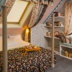 Idee di design per tende per finestre a abbaino
