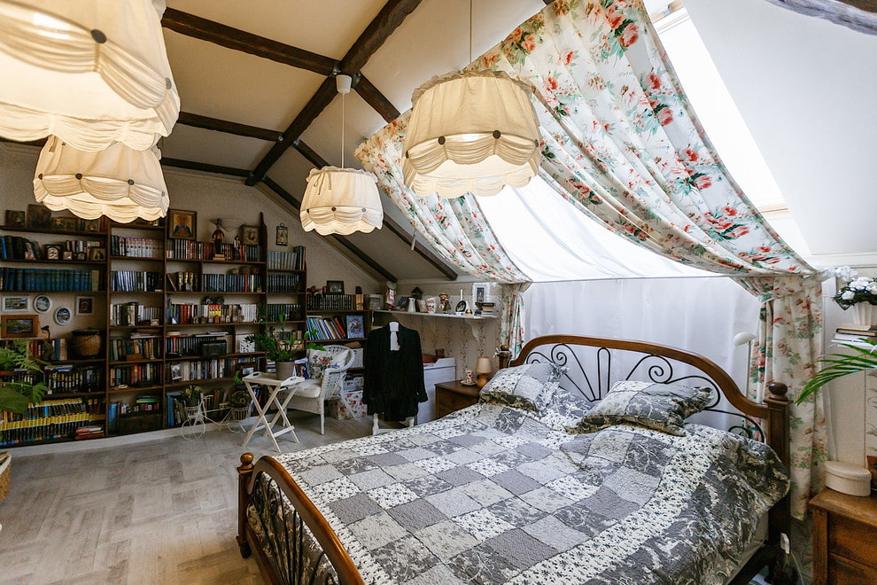 Idee di design per tende per finestre a abbaino