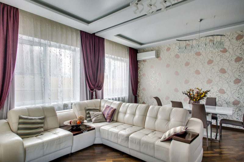 Tende alla finestra con idee di design per un balcone