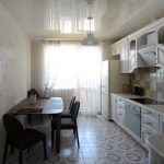 tende alla finestra con balcone foto interno
