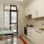 tende alla finestra con idee per interni di un balcone