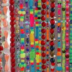 Idee e design per tende fai da te con materiali di scarto