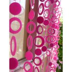 Idee di design per tende fai da te con materiali di scarto