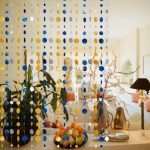 Idee di design per tende fai da te con materiali di scarto
