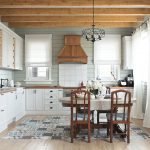 selezione di foto di tende in una casa di legno