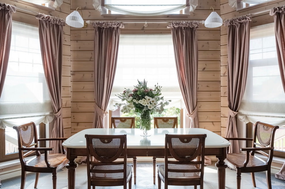 idee per tende in una casa in legno caratteristiche