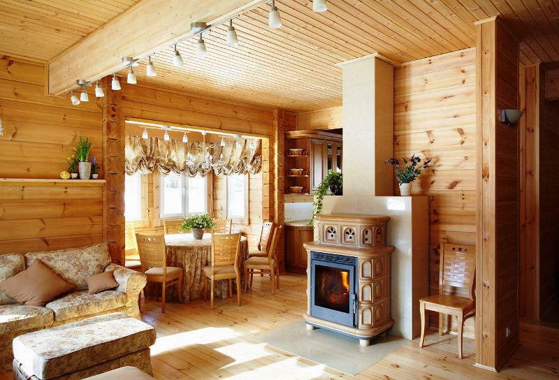 idee tessili per tende in una casa in legno