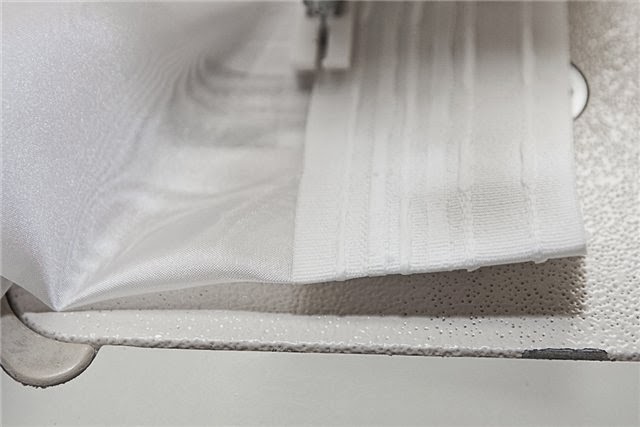 foto di tulle con nastro per tende