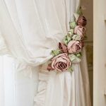 decorare le tende con i fiori