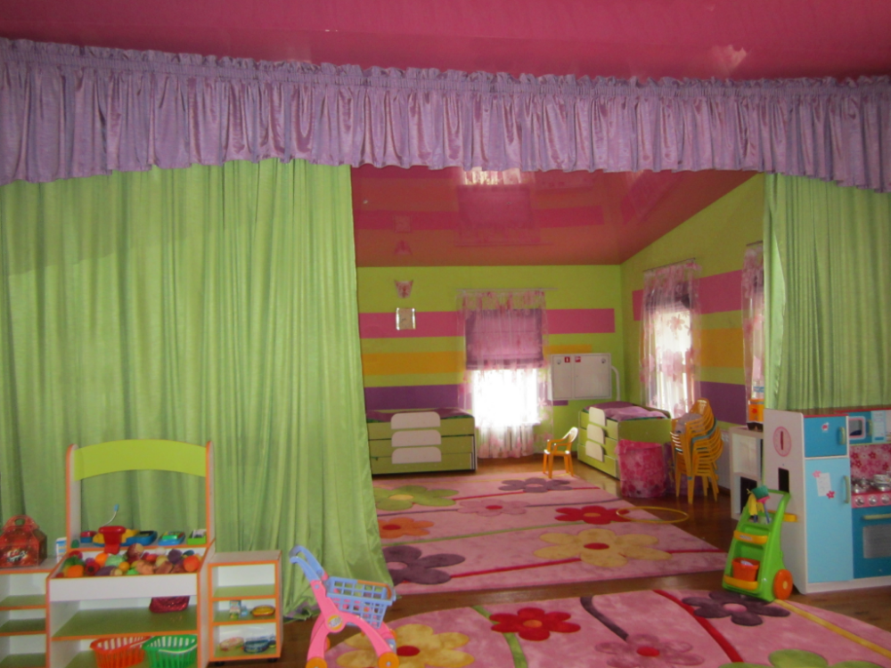 idee di design per tende per la scuola materna