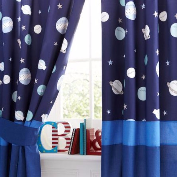 tende per la cameretta di un bambino con stelle