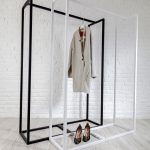 idee per appendere i vestiti sul pavimento