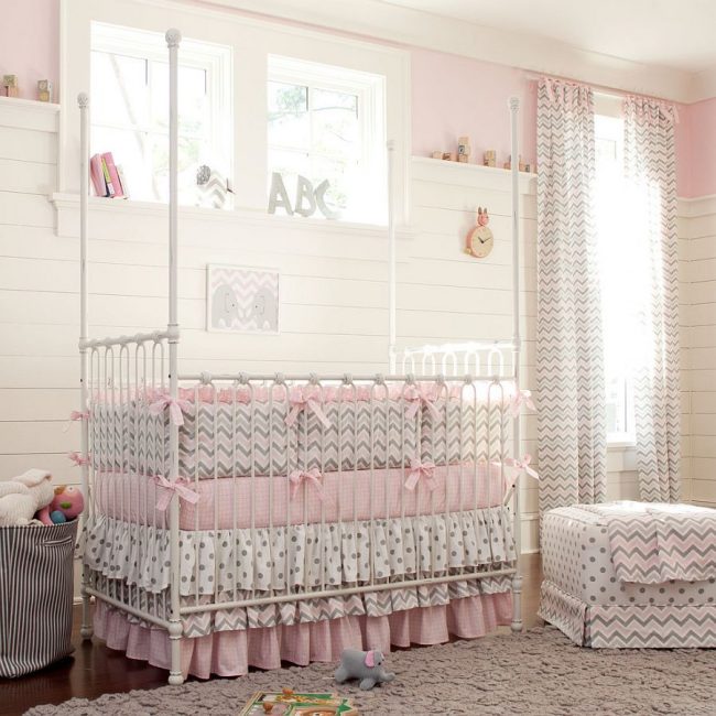 paracolpi per culla foto interno di una cameretta per bambini
