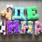 foto di design di cuscini con lettere