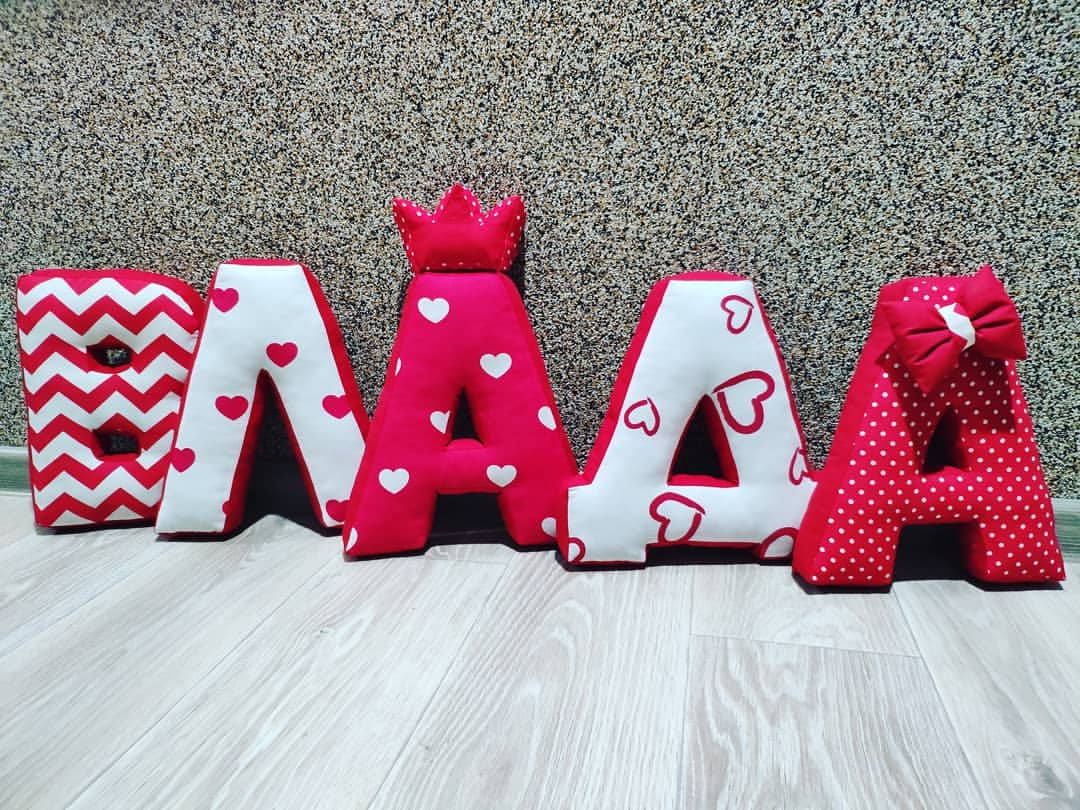 foto di cuscini con lettere