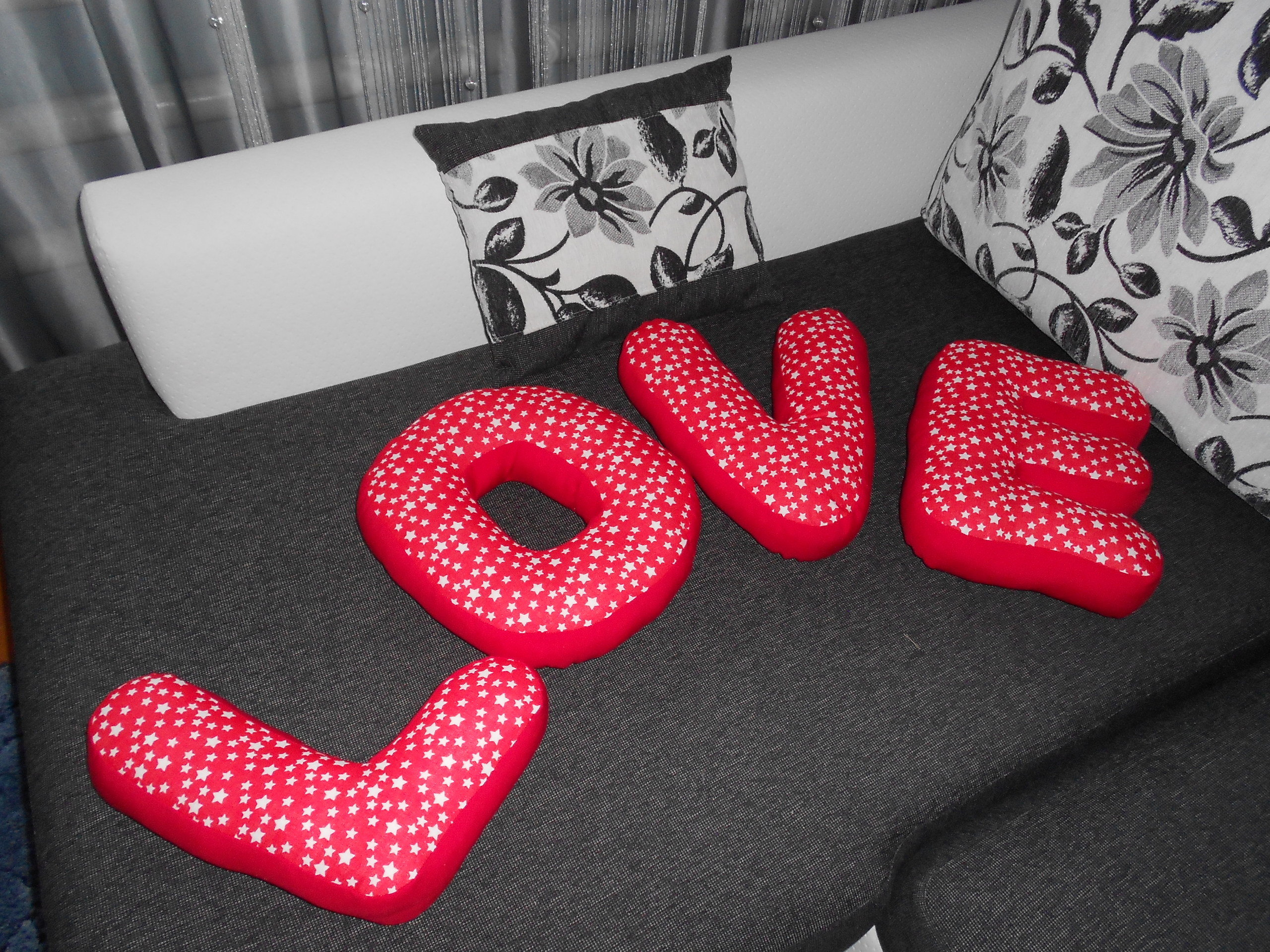 idee per cuscini con lettere