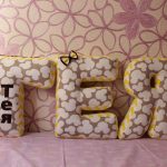 idee di design per cuscini con lettere