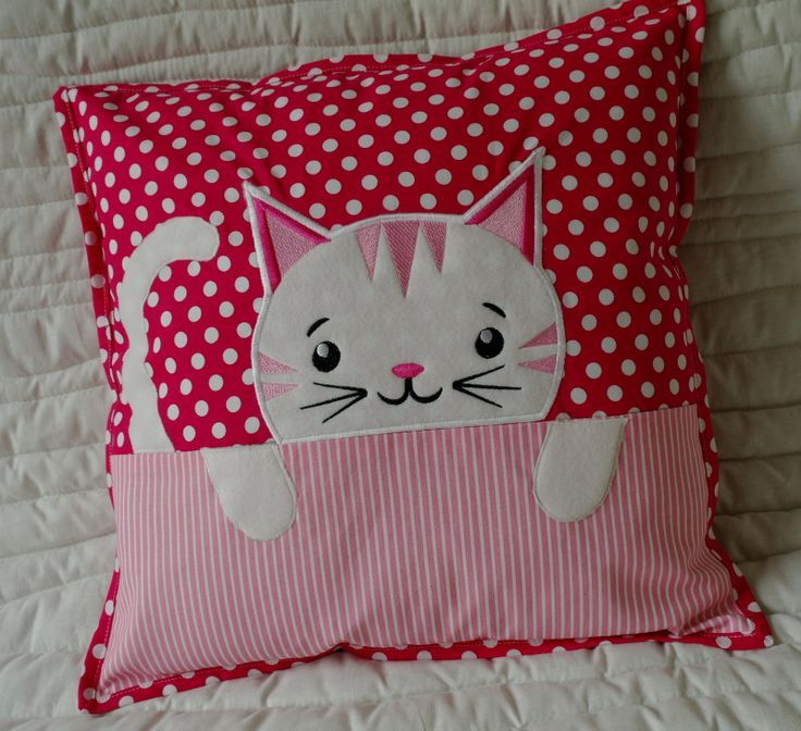 cuscino a forma di gattino
