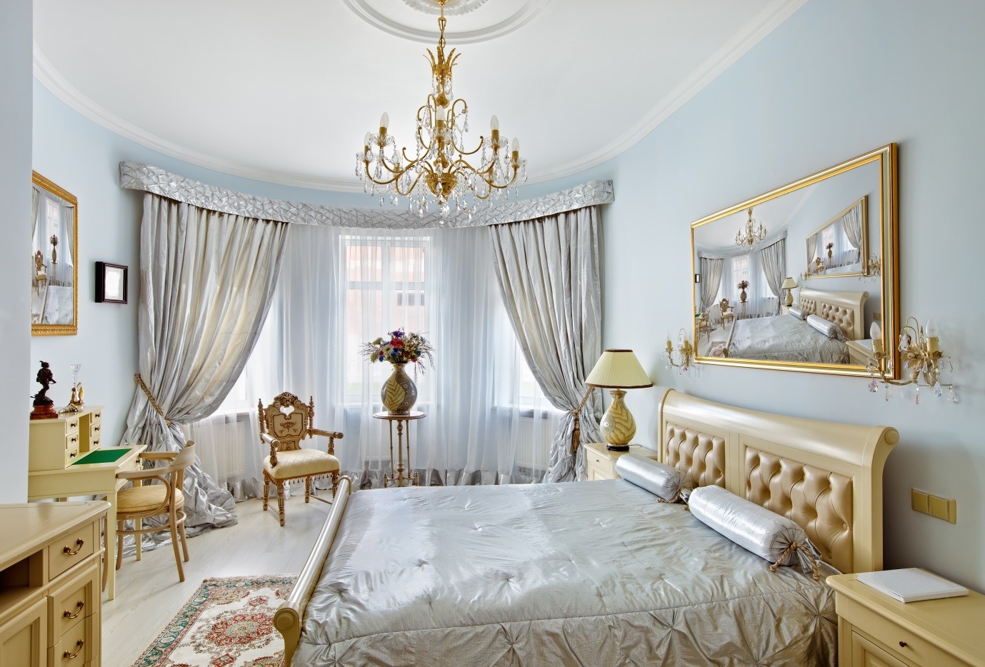 set di tende e copriletti per idee di design per la camera da letto