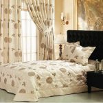 set di tende e copriletti per idee di arredamento per la camera da letto
