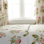 set di tende e copriletti per idee per la camera da letto