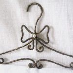 idee di design per grucce forgiate nel corridoio