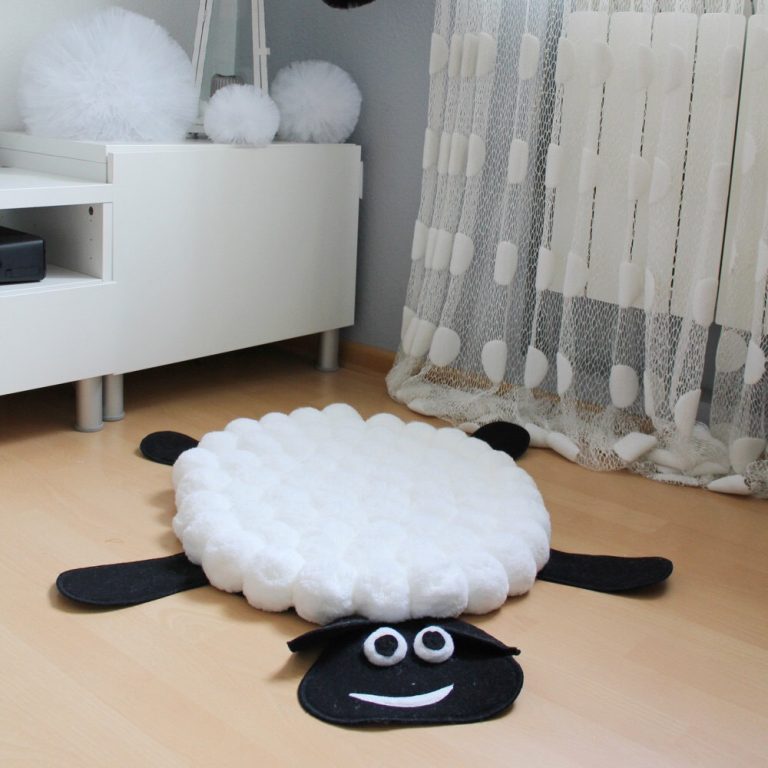 foto di decorazioni per tappeti con pompon