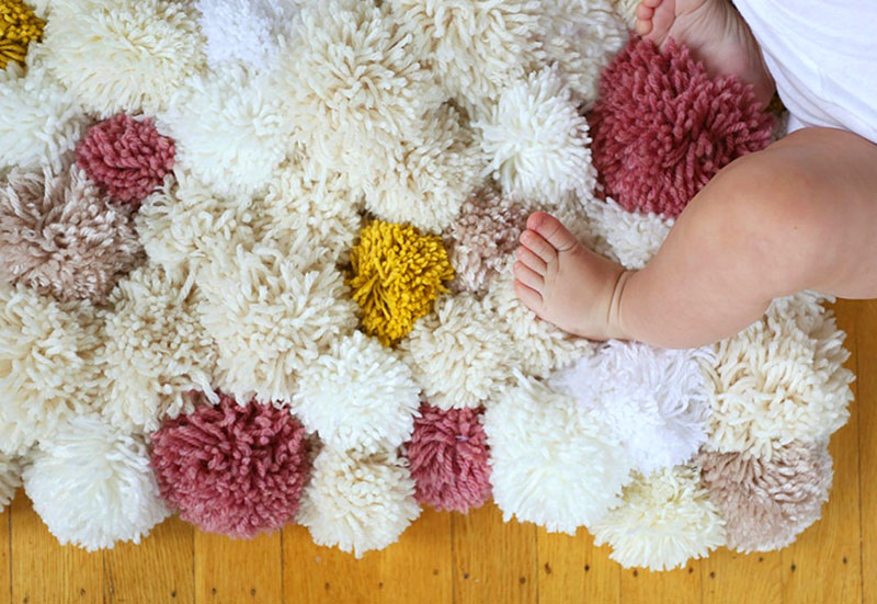 Foto di tappeto con pompon fai da te