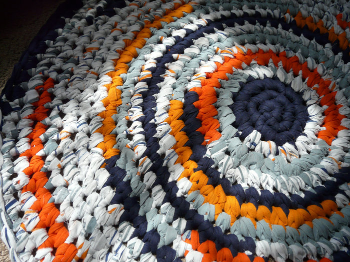 idee di design per tappeti realizzati con magliette