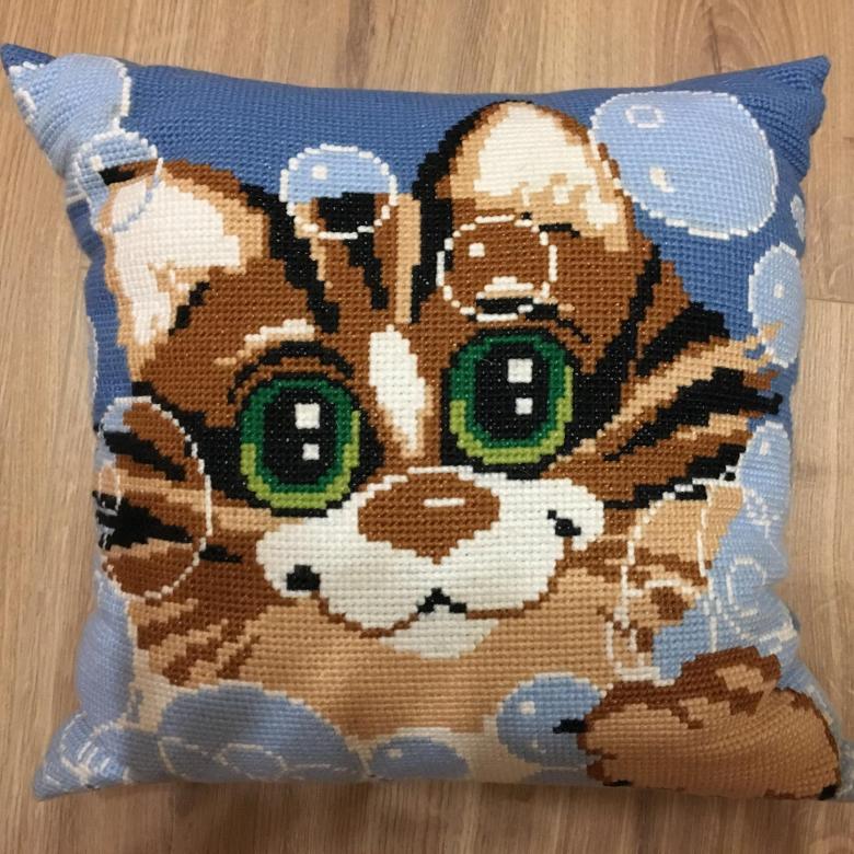 bellissimo cuscino gattino punto croce