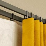 fissaggio delle tende agli anelli dell'asta della tenda