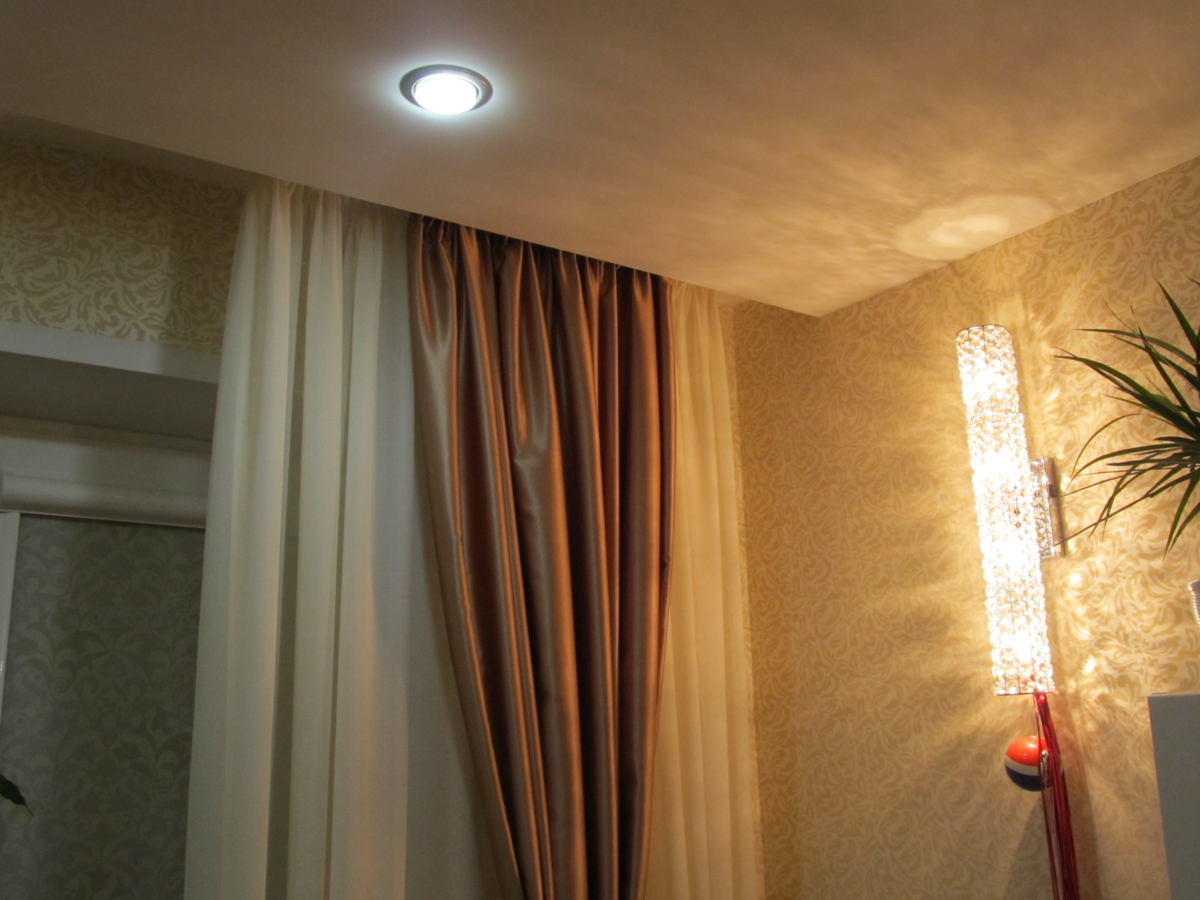idee per nicchie per tende in soffitti tesi