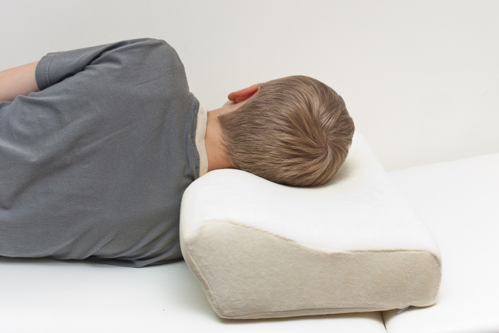 cuscino ortopedico per dormire su un fianco