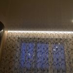 zavesna osvetlitev LED trak foto dekor