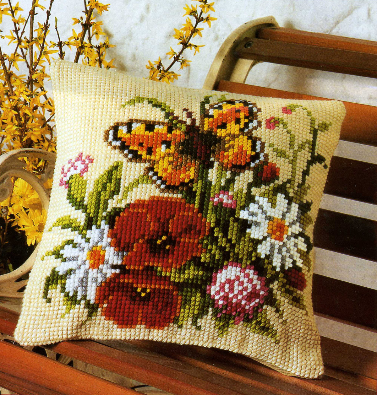 cuscino di fiori a punto croce