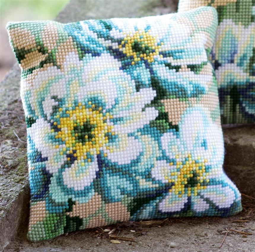cuscino fiori ricamati a punto croce