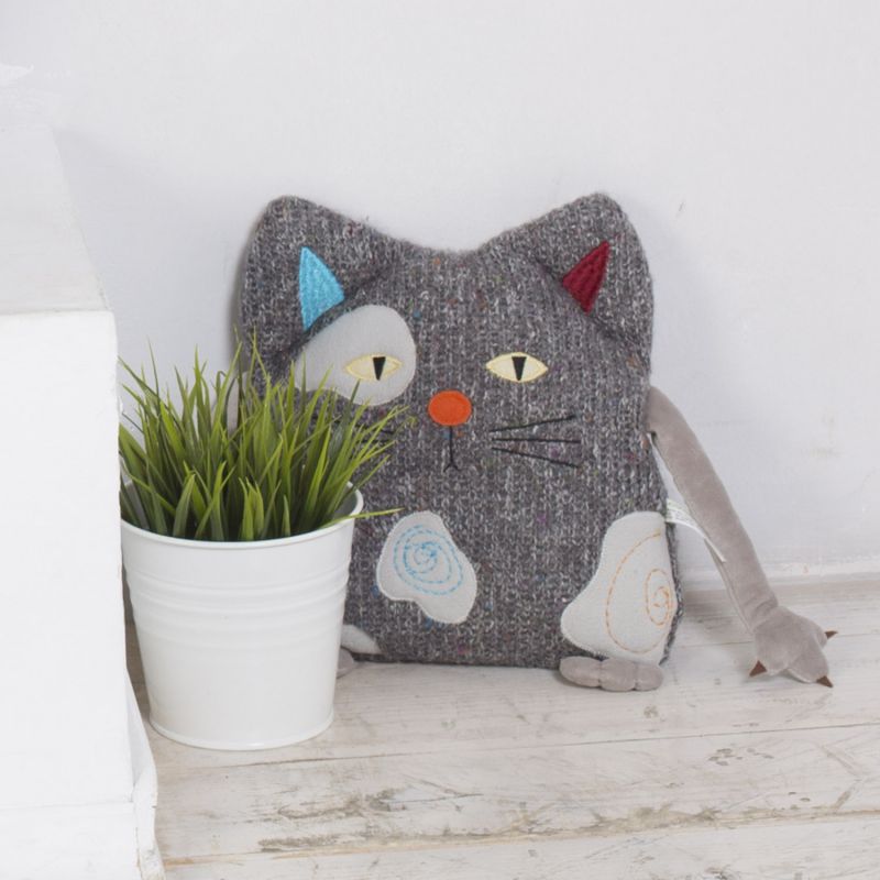 idee di design a forma di cuscino con gatto