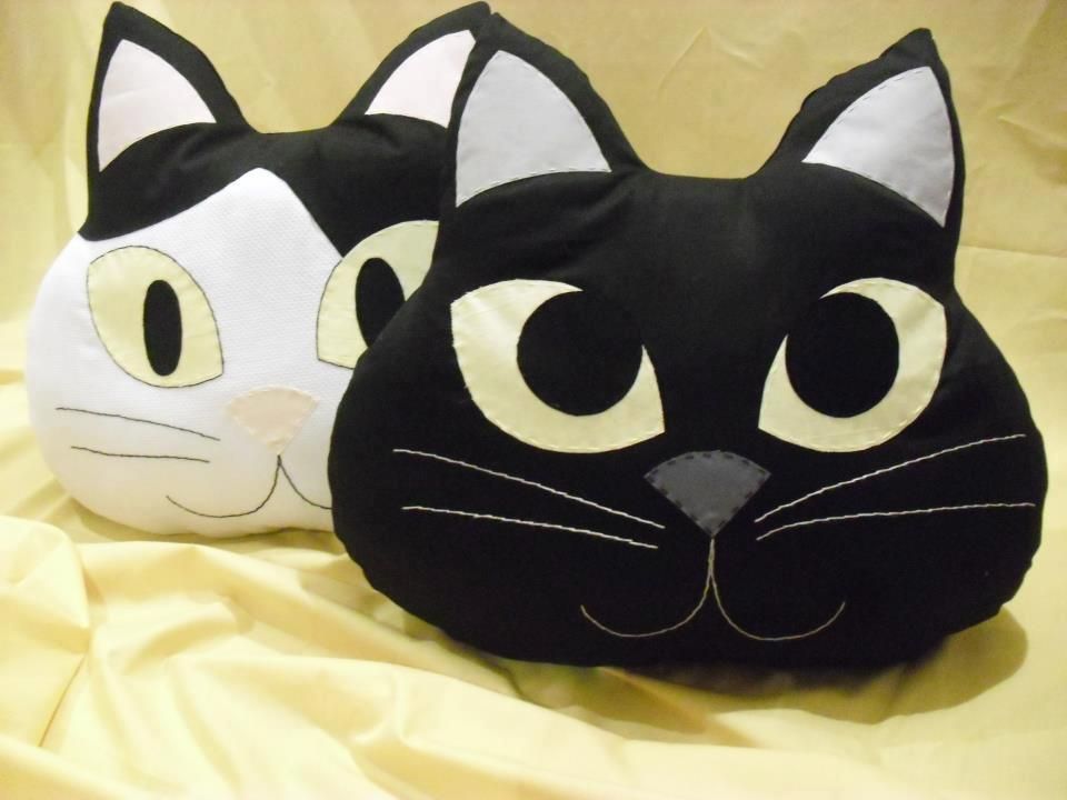 foto del design del cuscino a forma di gatto