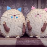 foto di tipi di gatti con cuscino