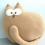 idee per decorare cuscini a forma di gatto