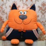 idee di design a forma di cuscino con gatto