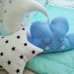 idee per decorazioni a forma di nuvola di cuscini