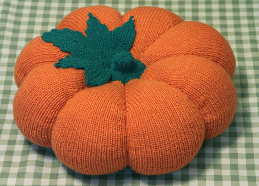 foto di zucca lavorata a maglia con cuscino