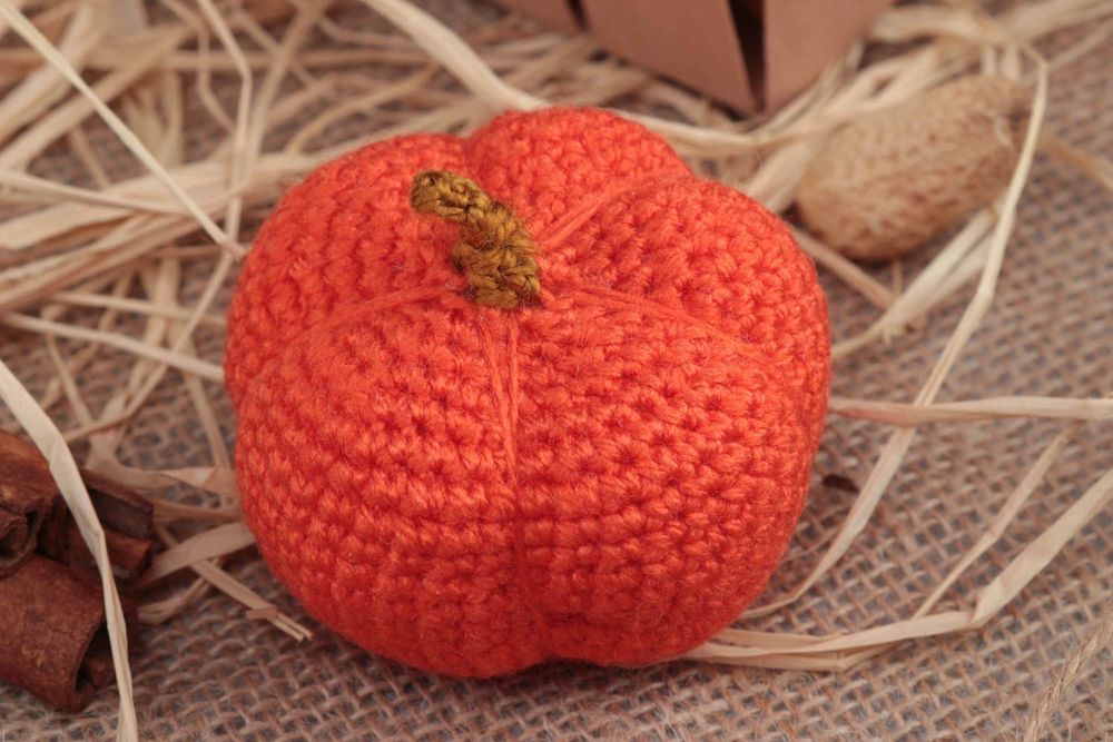 cuscino di zucca lavorato a maglia
